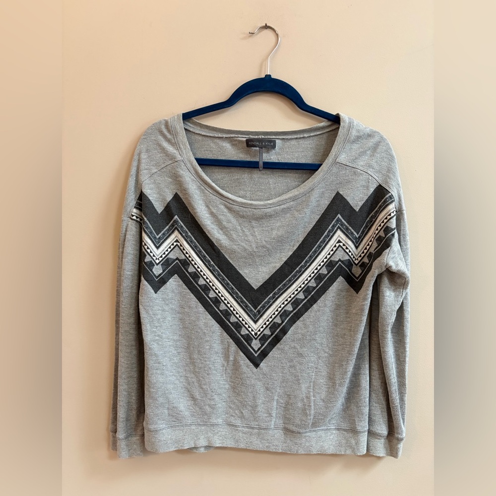 Kendall & Kylie Zig Zag Geometric Tribal Graphic Comfy Casual Long Sleeve Shirt